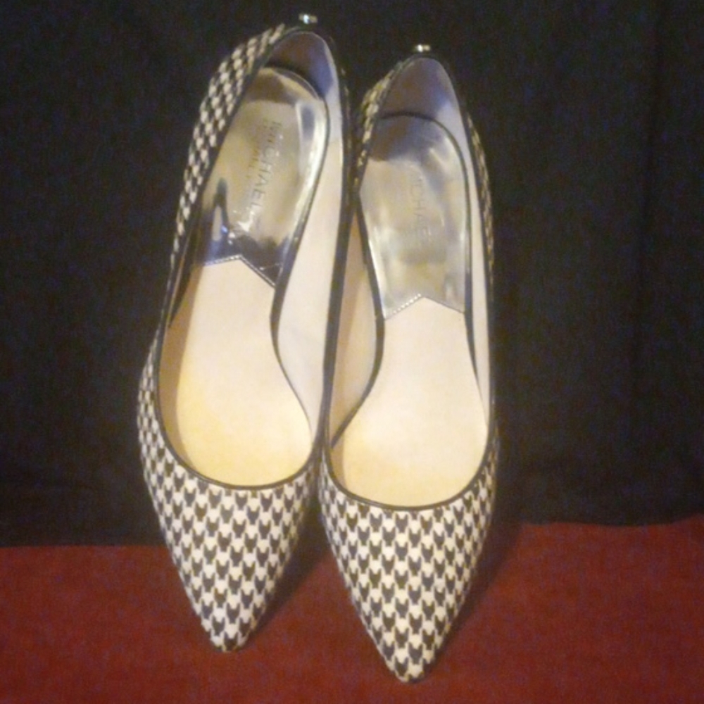Shoes - Picture 6 of 7